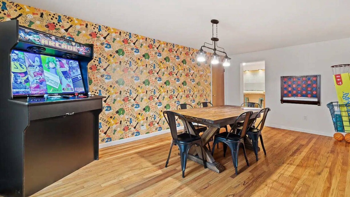 Berea House | 17,000 Arcade Games + park views at the Game Room!