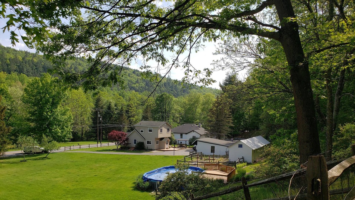 Rowland Villa | 17 Acres of Rustic River Villa - Ski and FlyFishing Heaven for 22 Guests
