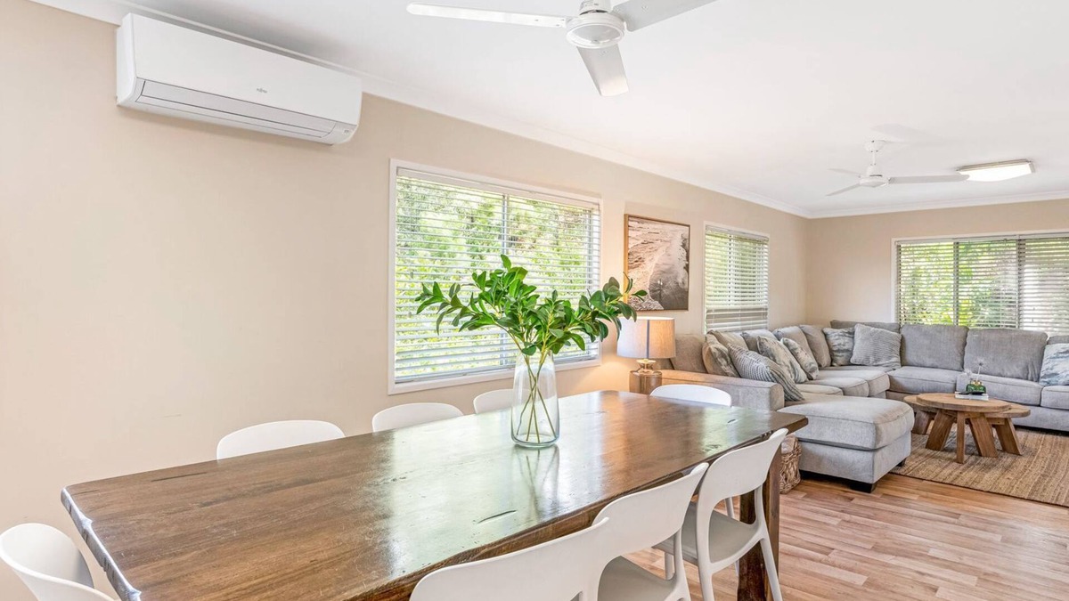 Rainbow Beach House | 17 Green Valley Drive - Rainbow Beach. Wifi. Walk to town and beach.