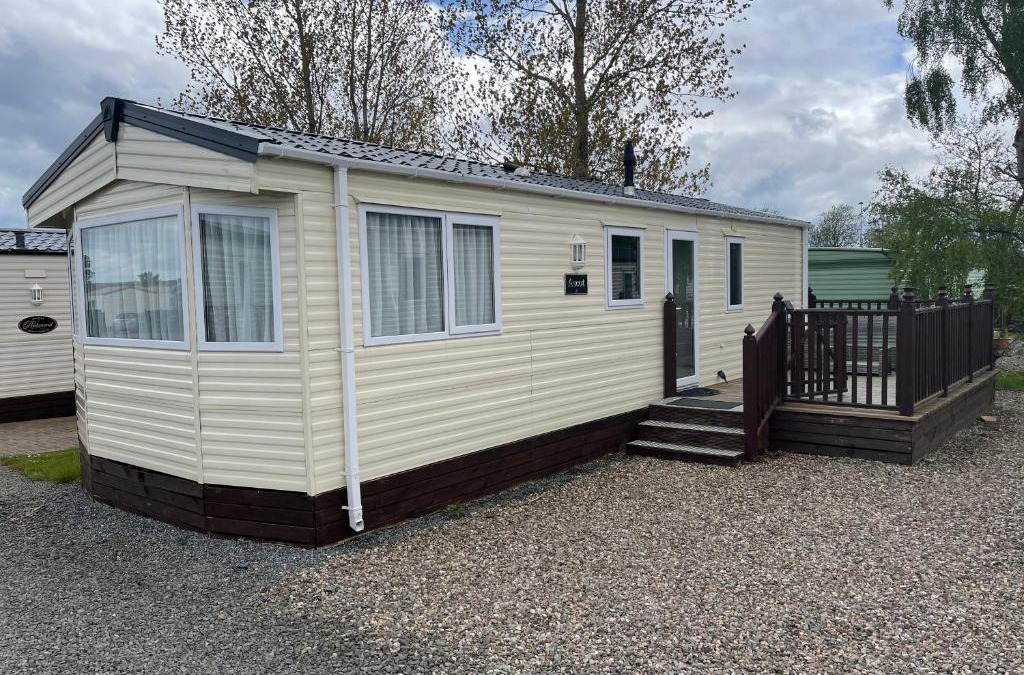 Forfar Ski Chalet | 17 Rannoch Lochlands Leisure Park Forfar