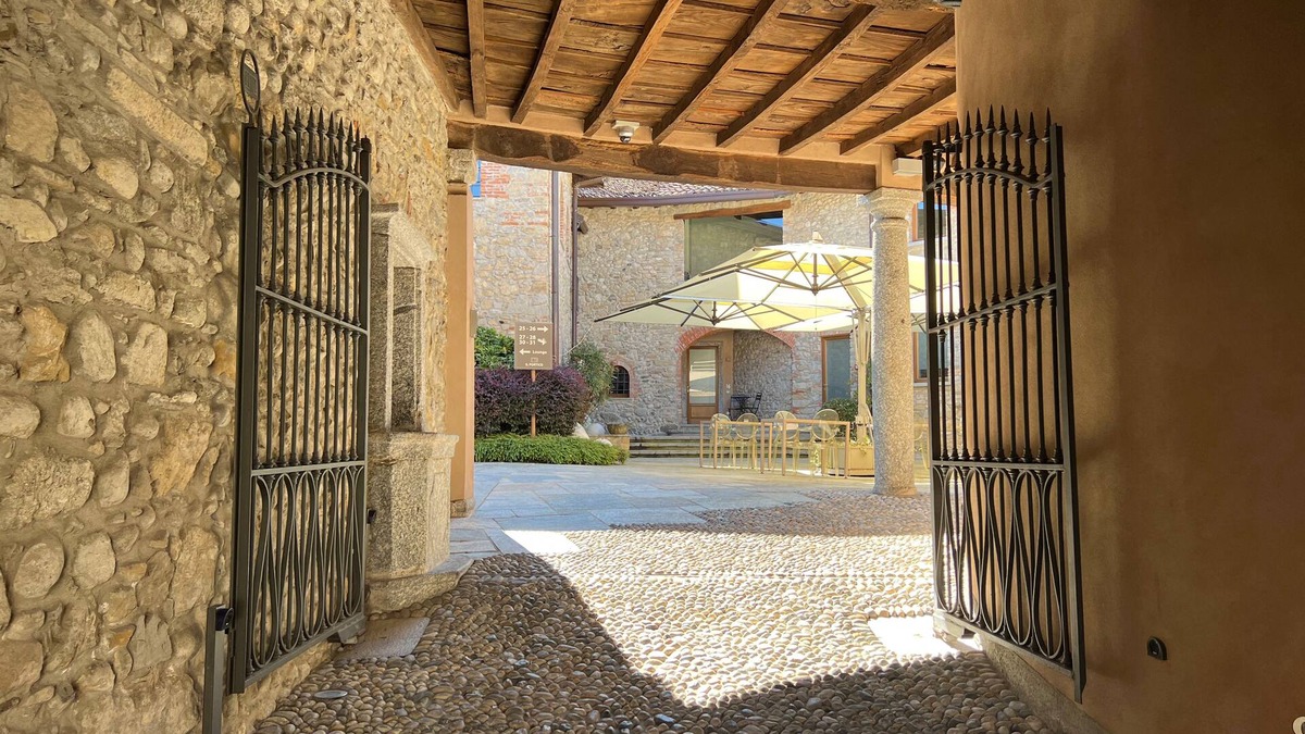 Arlate House | 1711 Luxury Guest House