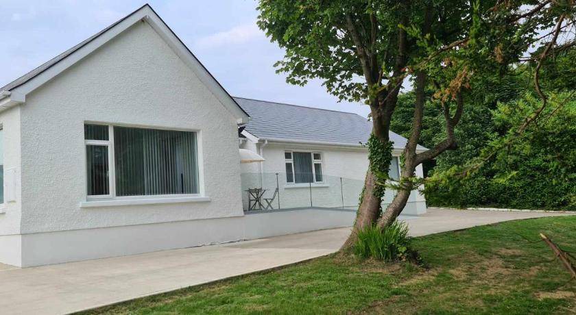 Moville House | 172 m² House ∙ 4 bedrooms ∙ 8 guests