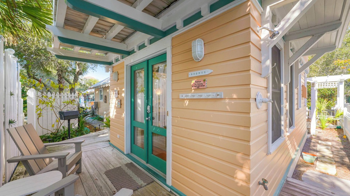 Seaside Cottage | 174 Feet to Beach Access in Seaside, FL Proper! Balcony + 2 Adult Bikes!
