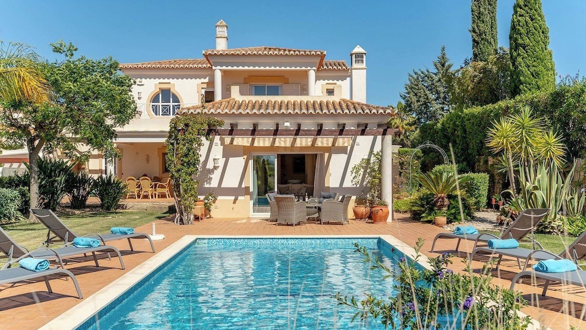 Estombar Villa | 174 Gramacho Immaculately Presented Villa With Pool Heating