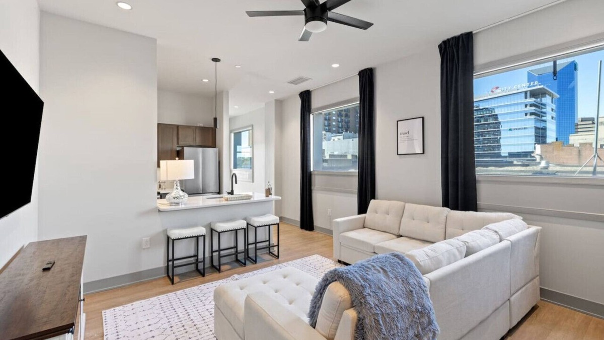 Downtown Hotel | 175 LEX - Bon Voyage Condo
