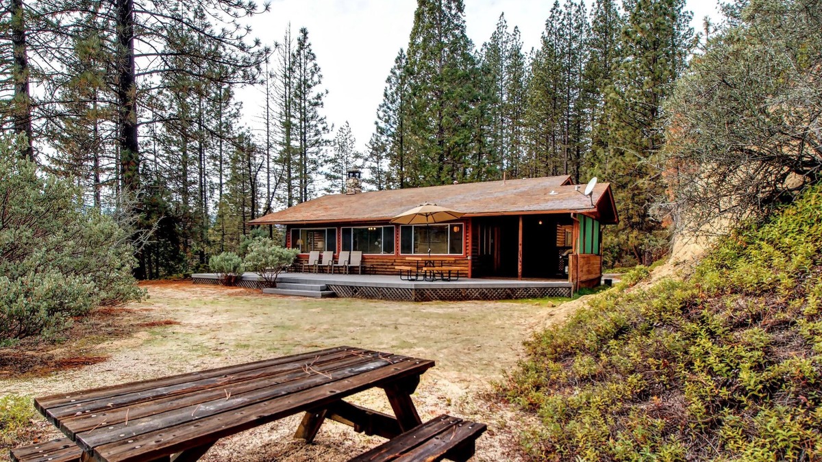 North Wawona Cabin | (17A) Longview at The Redwoods In Yosemite