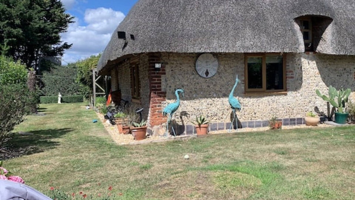 Ford Cottage | 18 Century Thatched Cottage tucked away secluded garden near Goodwood Racecourse