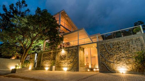 Galle House | 18 Faces with free drop off to Galle Fort by TukTuk