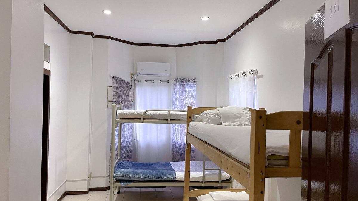 Lahug House | 18 La Guardia Ext