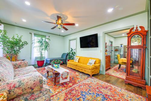 Springfield House | 18 Mi to Skiing Colorful Home in Springfield!