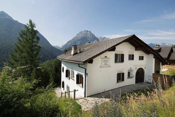 Engadin Scoul House | 180 m² House ∙ 5 bedrooms ∙ 12 guests