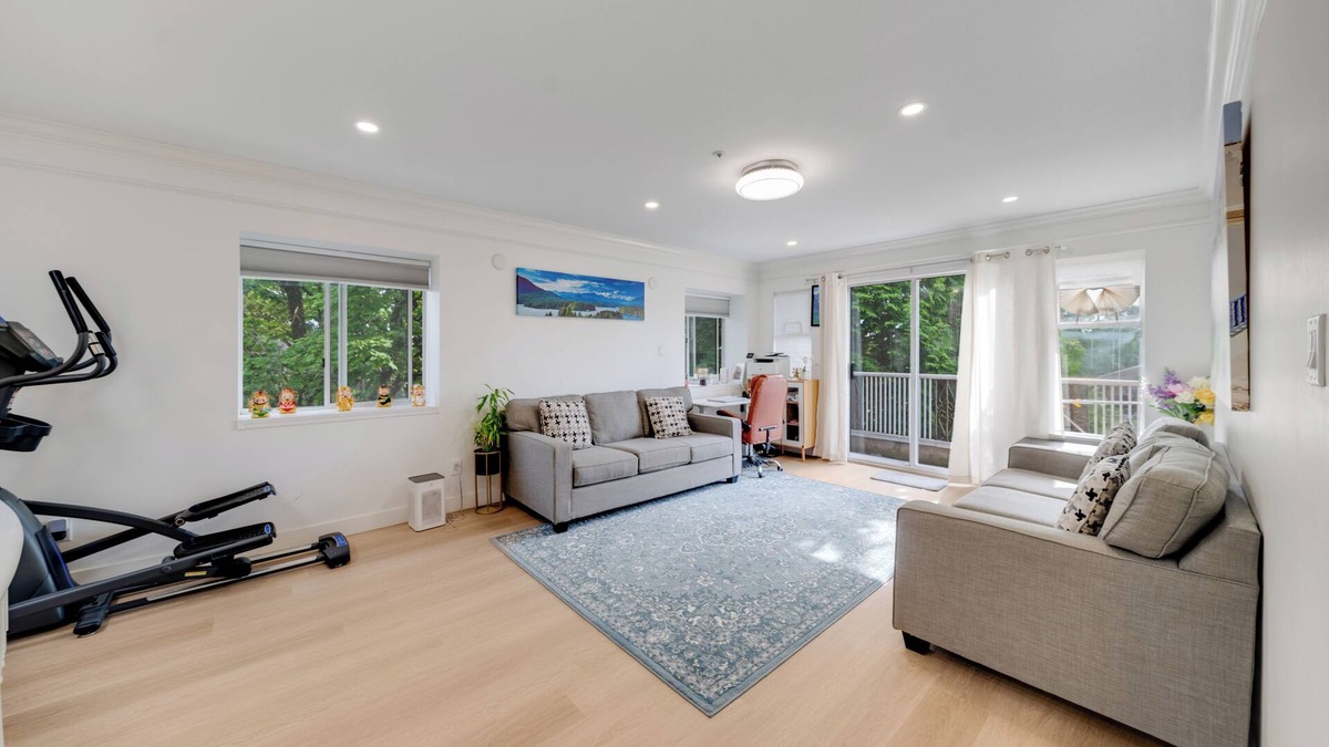 Sunset House | 1800 SqFt Private Home, 3BR, King Bed, Free 2 Parking, AC, Near Airport