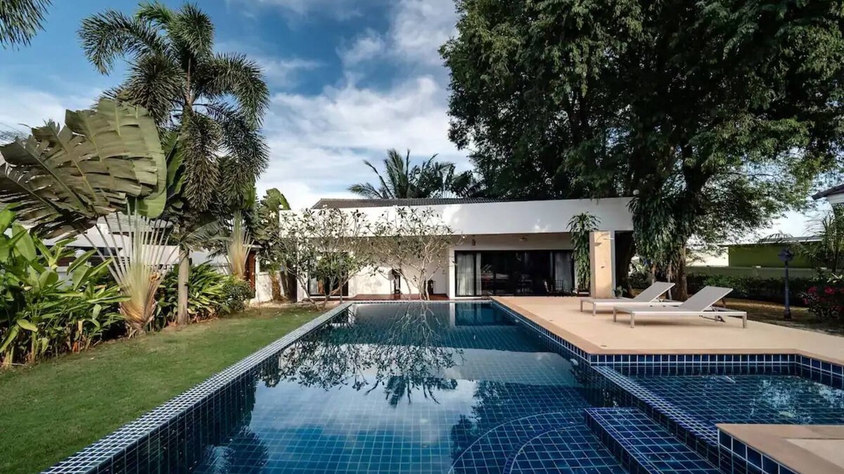 Nai Harn Villa | 1800 sqm Manor 5 Bedroom Private Saltwater Pooln
