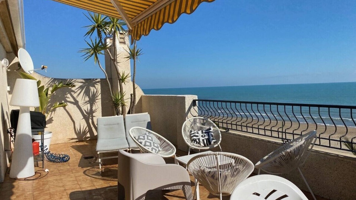 Alcossebre Apartment | 180° sea view, Front line beach Atico village center, terrace, air conditioning, swimming pool