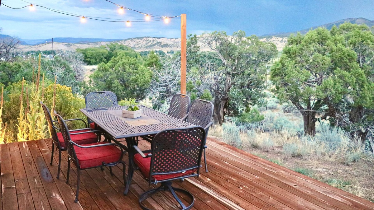 Gypsum House | 180º mountain/valley views & patio - bordering Bureau of Land Management area
