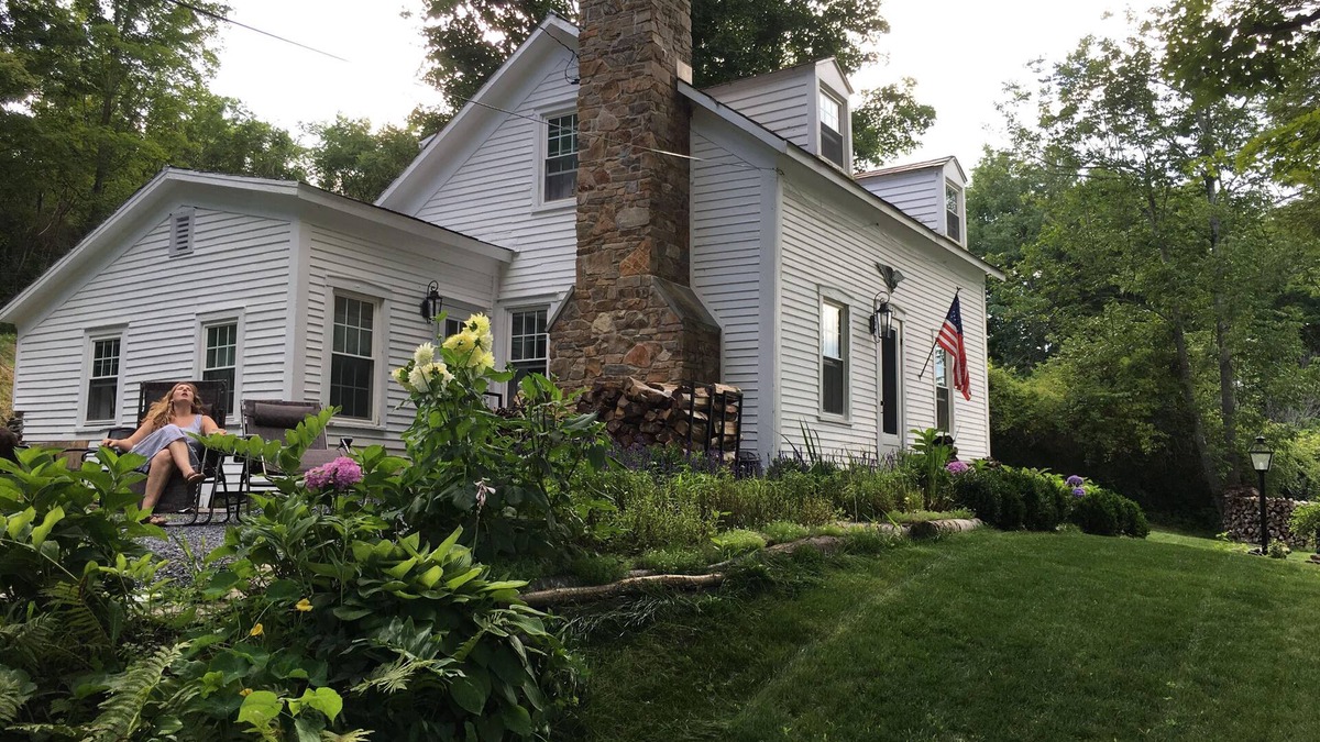 West Arlington Cottage | 1828 Vermont Cottage Feet From The Famous Battenkill River