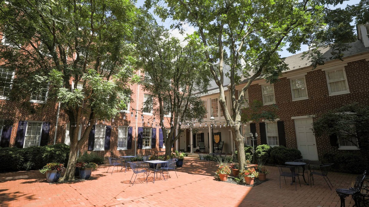 Downtown Baltimore Bed & Breakfast | 1840s Carrollton Inn