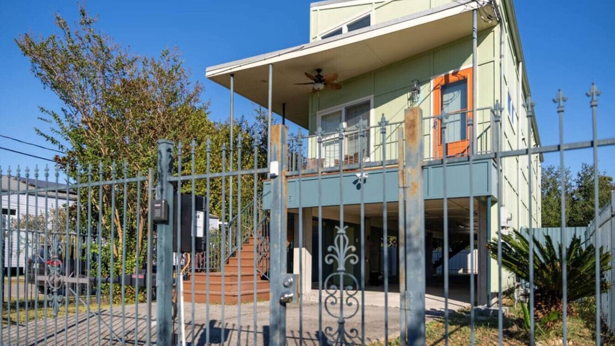 Lower Ninth Ward Apartment | 1845 Deslonde St. (2/2)