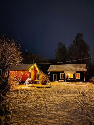 Eidsvoll House | 1850 Old Farmhouse Retreat with jacuzzi and sauna