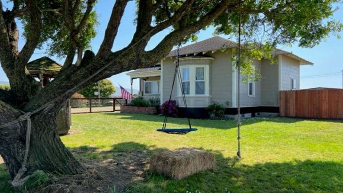 Ferndale Other | 1887 large Ferndale Farmhouse with amazing views! Completely updated.