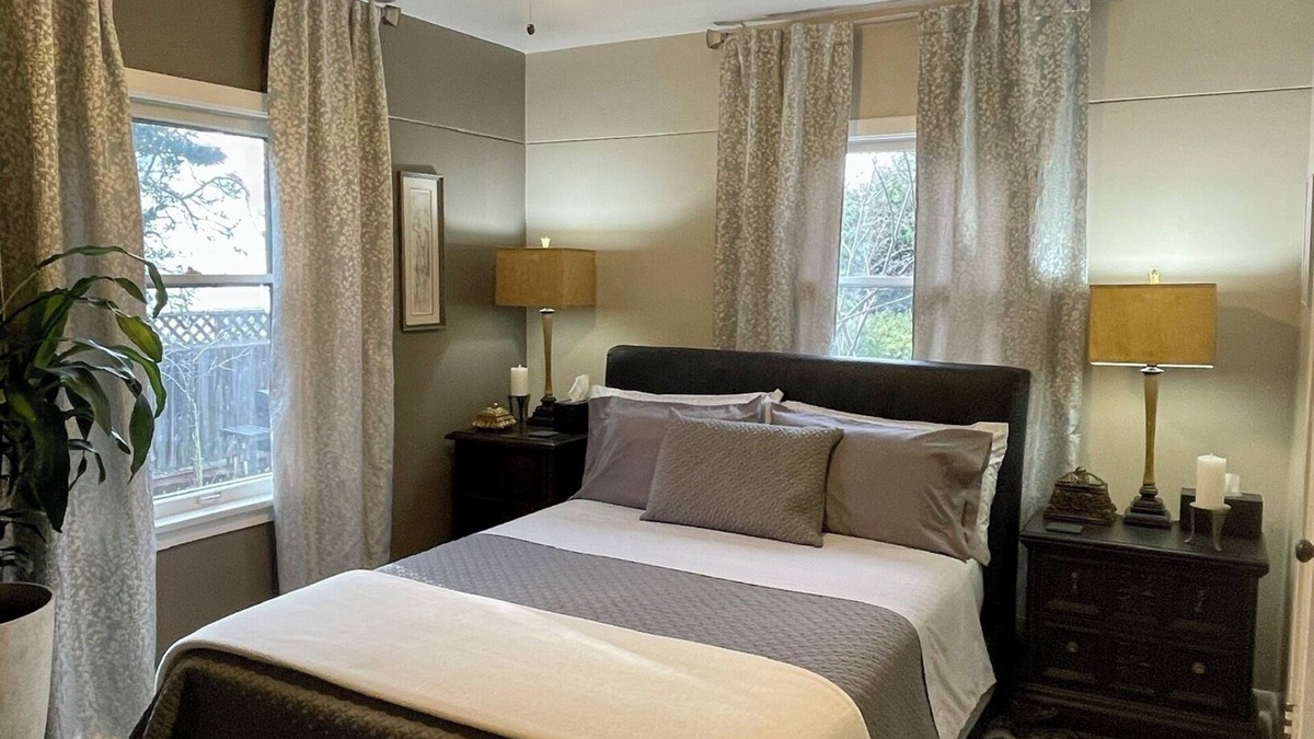 Port Angeles House | 1890 Luxury Townhouse Two Blocks From Ferry