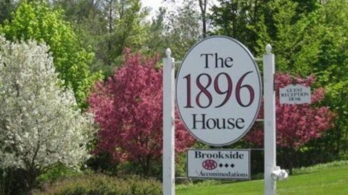 Williamstown Hotel | 1896 House Country Inn & Motels