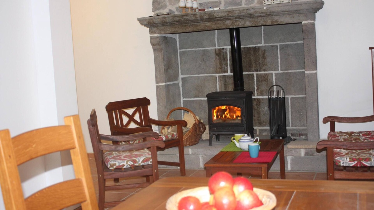 Saint-Victor-la-Riviere House | 18th century independent house
