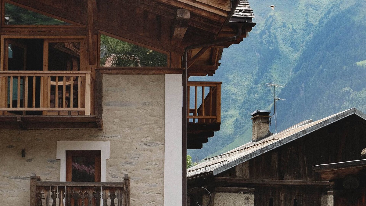 Sainte-Foy-Tarentaise Ski Chalet | 18th-century renovated chalet in charming Alpine hamlet