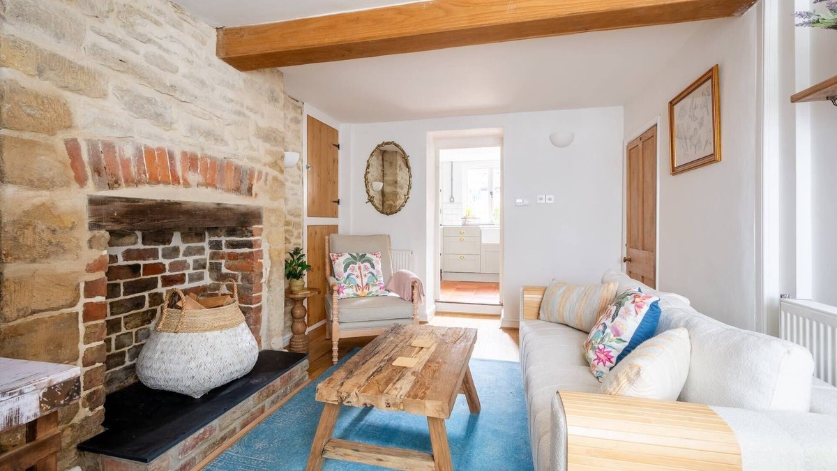 Cirencester House | 18th Century Cottage in Cirencester with Garden