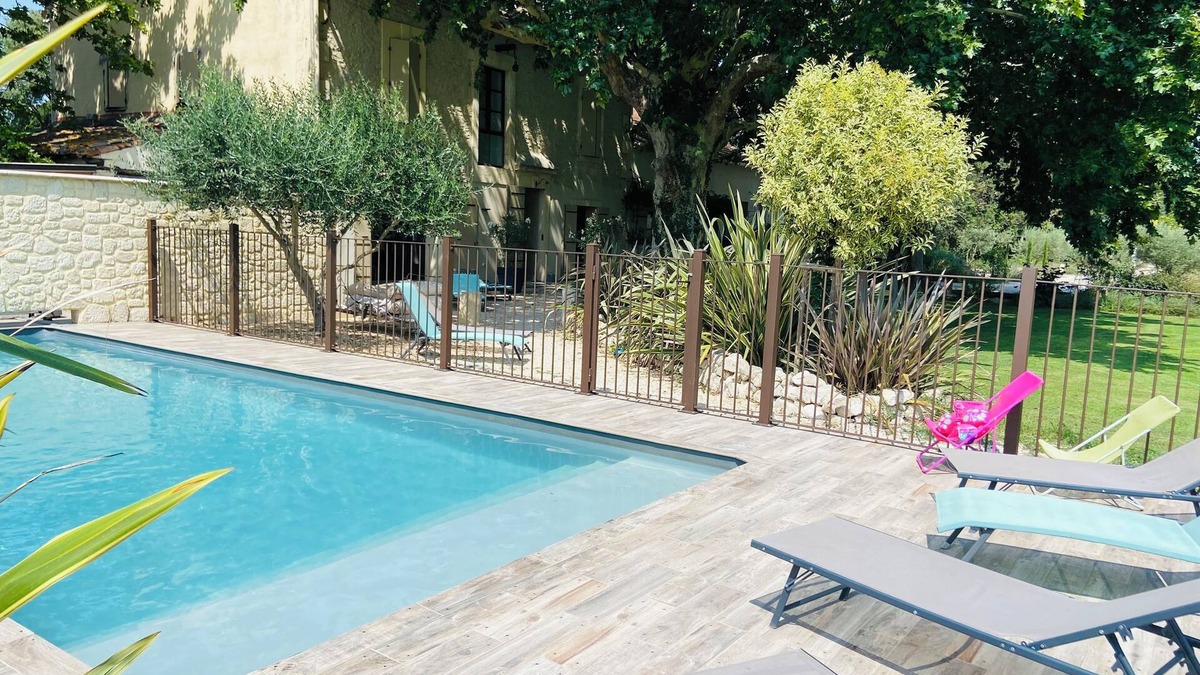 Chateaurenard Other | 18th century Provencal farmhouse with swimming pool between St Rémy de Provence and Avignon.