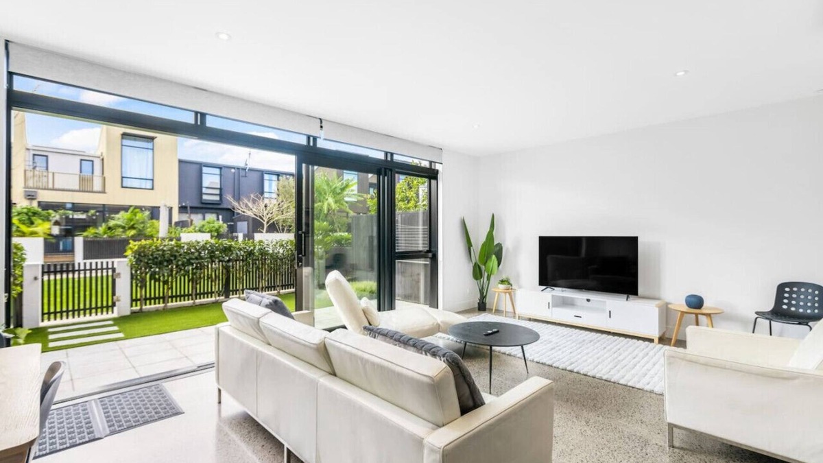 Hobsonville House | 19 Nevill Road, Hobsonville, Auckland 0618