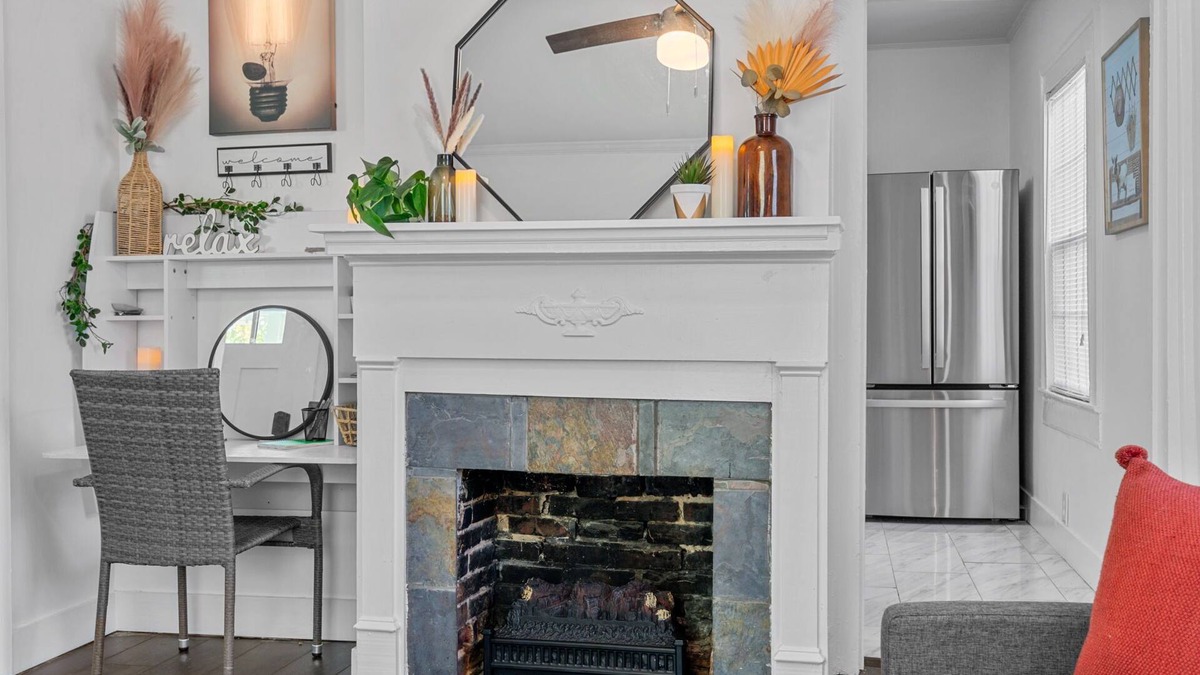 Wilmington Cottage | 1903 TinyTwins #1nnRomance at: 1903 Twin Cottages close to everything.