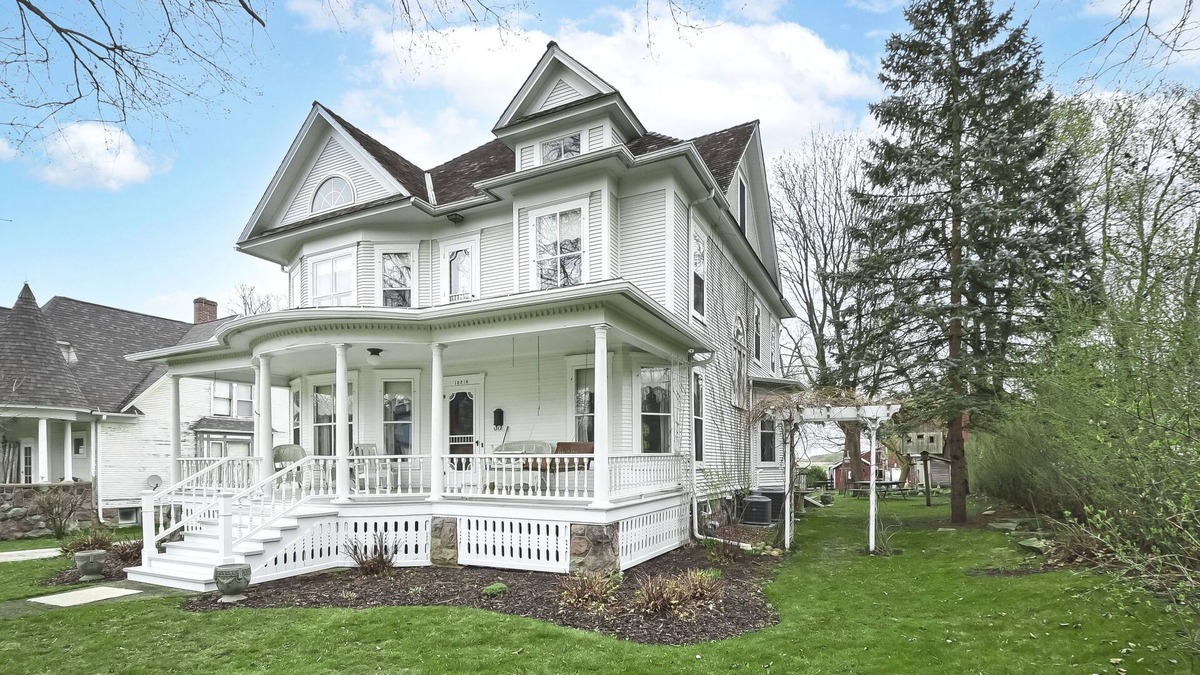 Hebron Other | 1905 Victorian Farmhouse close to Lake Geneva.