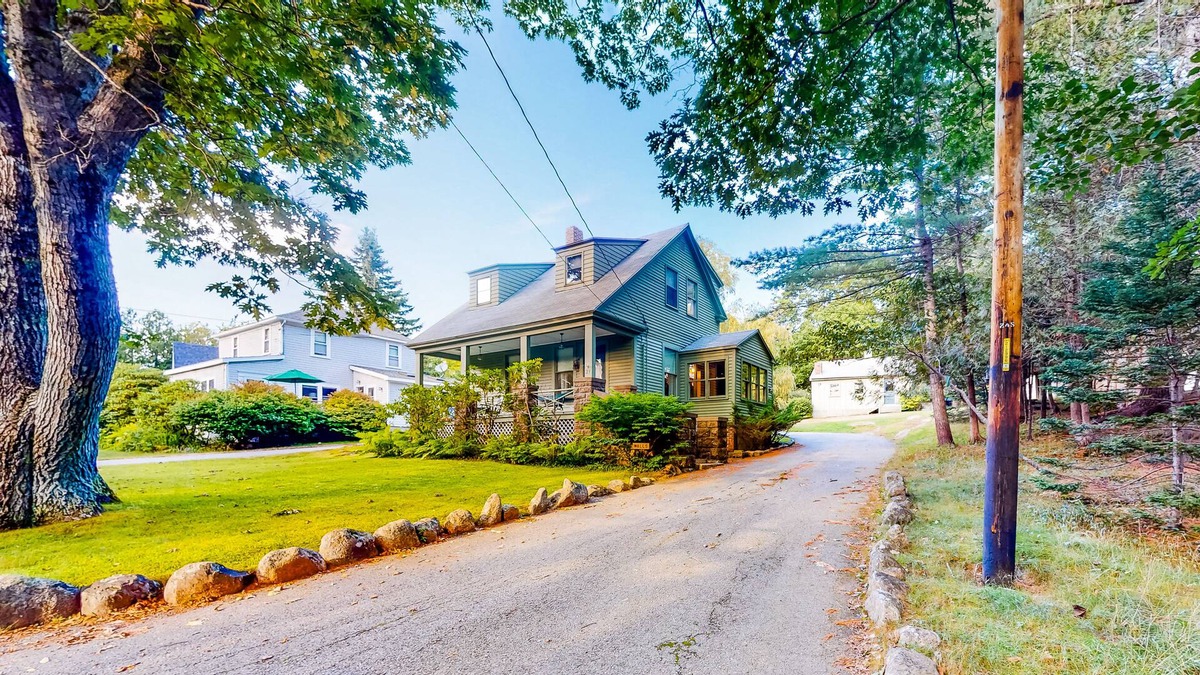 Seal Harbor House | 1906 Craftsman with fast WiFi, washer/dryer & nearby beach access
