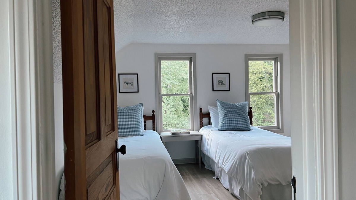 Traverse City Cottage | 1910 Farmhouse NEAR TOWN & WINERIES