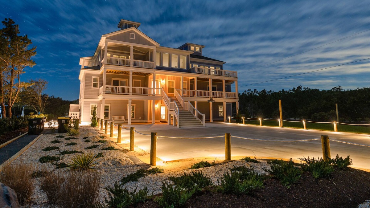 Ocean Sands House | 1920 - Captain's Corner, a stunning 11-bed Corolla, NC, private pool, game room, theatre room