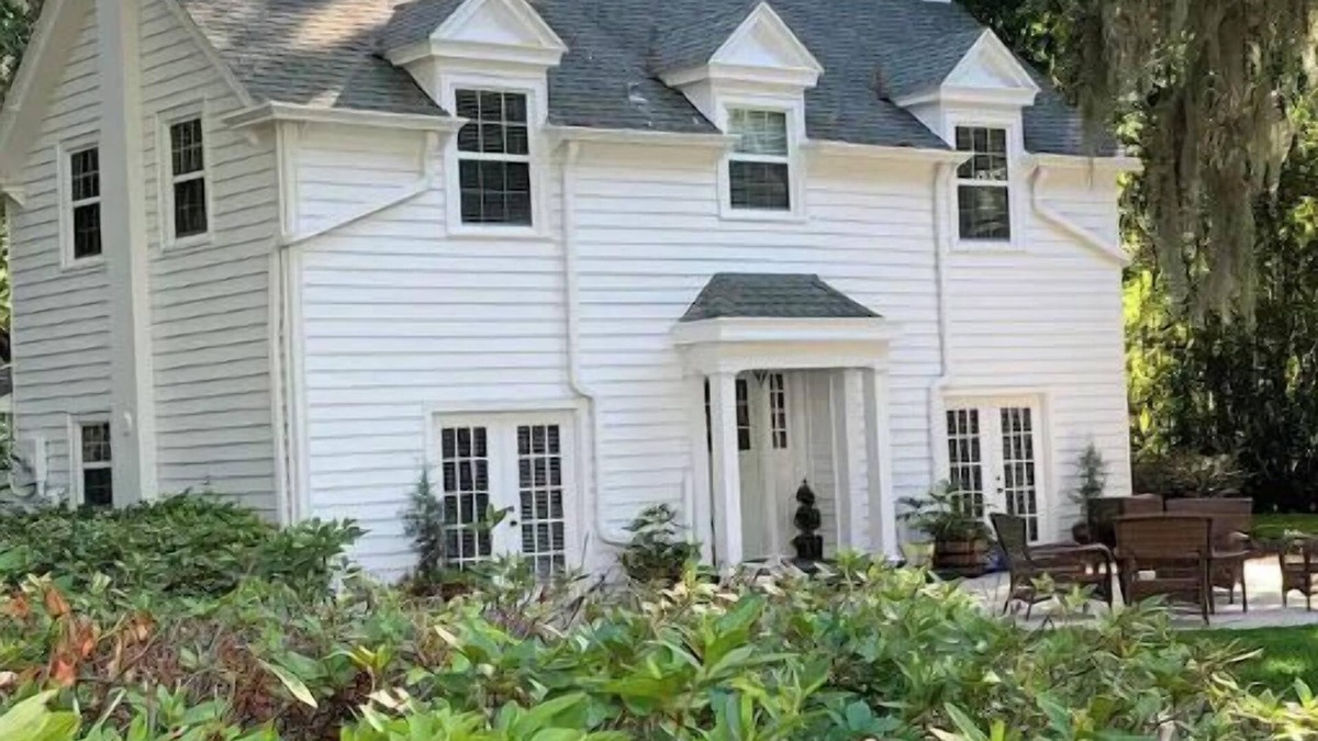 Green Cove Springs House | 1920 Carriage House on Private 5 Acre Riverfront Parklike Estate with DOCK