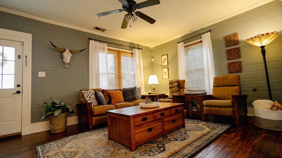 Waynesville House | 1920s Cottage- Walk to Downtown Waynesville and Hazelwood Village. Pet-Friendly!