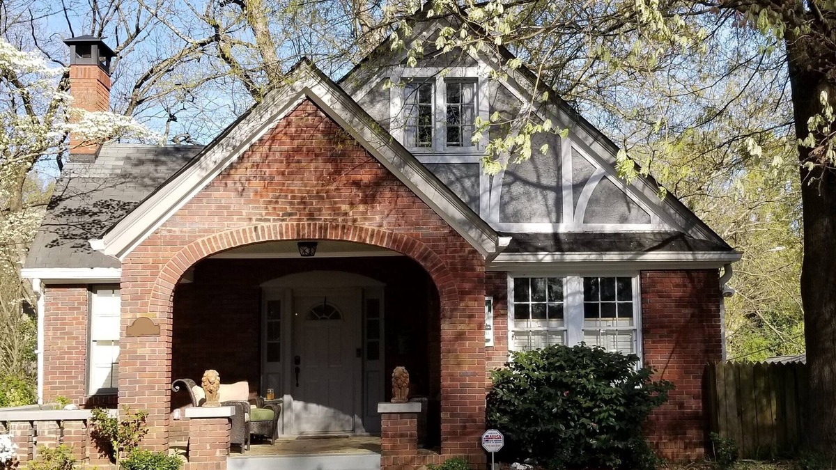Sylvan Hills House | 1920s Historic Charmer - Convenient Comfortable Cozy Close to DWNT & Sites
