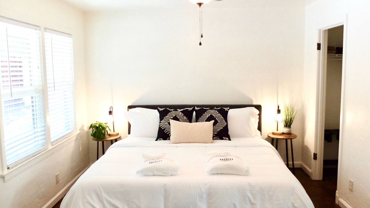Mariposa Apartment | 1930’s Bungalow hidden in Mariposa’s Historic Downtown
