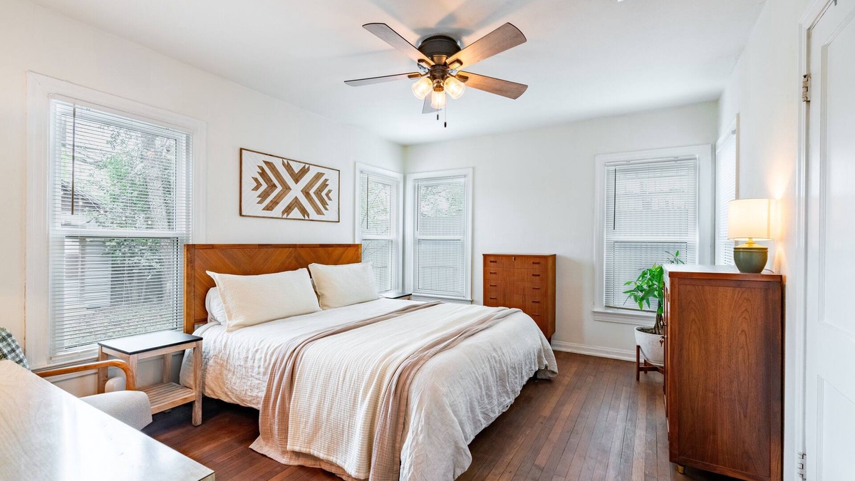 Cherrywood Cottage | 1940s Cottage - Walking Distance!