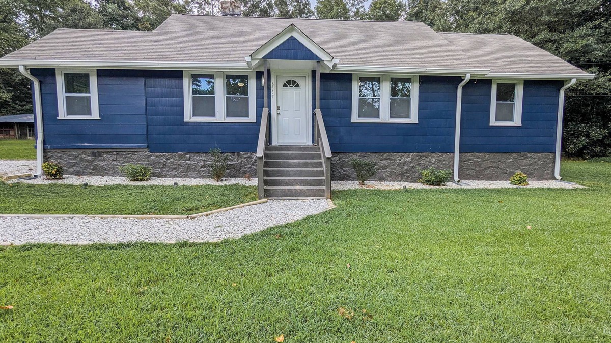 Lithonia House | 1940s Ranch : 2023 Modern Suburban Living : 25 min to DWTN ATL : Family Friendly