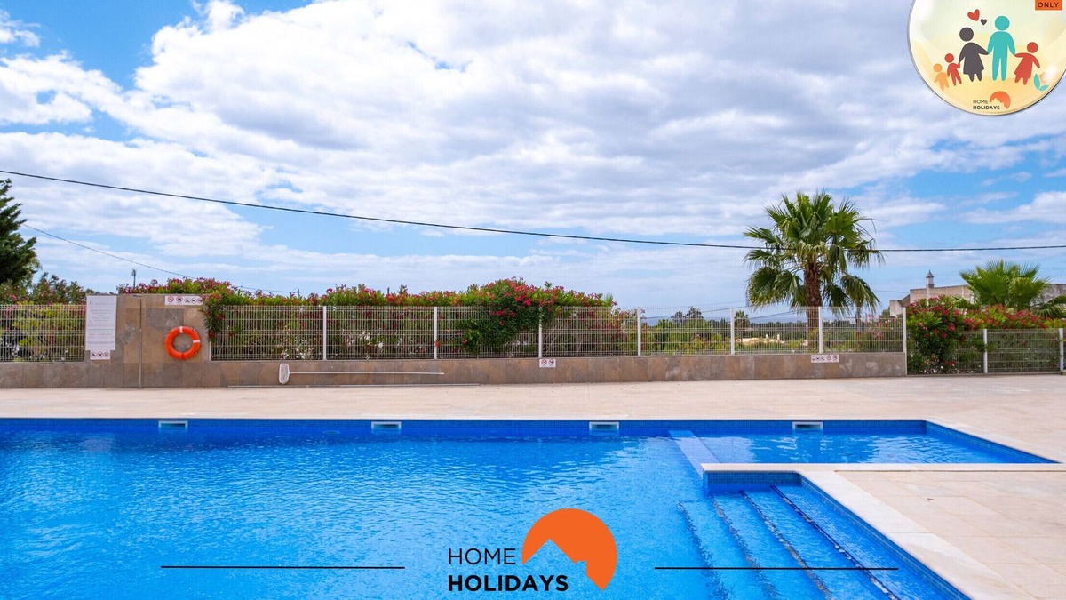 Branqueira Villa | #196 Families Only - Beach & Golf by Home Holidays