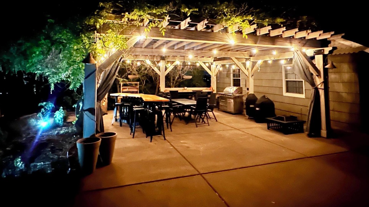 Medford Cottage | 1960's Farmhouse- VIEWS! - Gated-Wineries-Rogue X