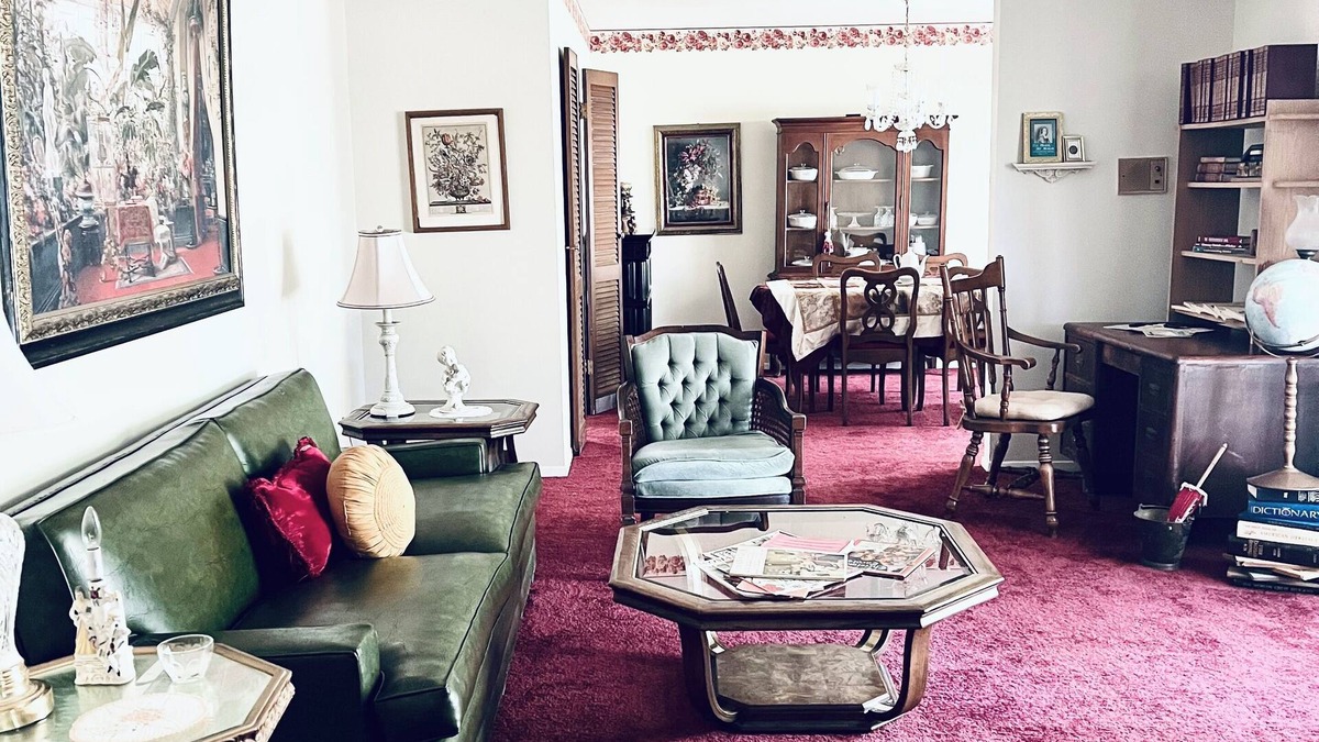Alvin House | 1960's Time Capsule Home on a quiet street in Alvin