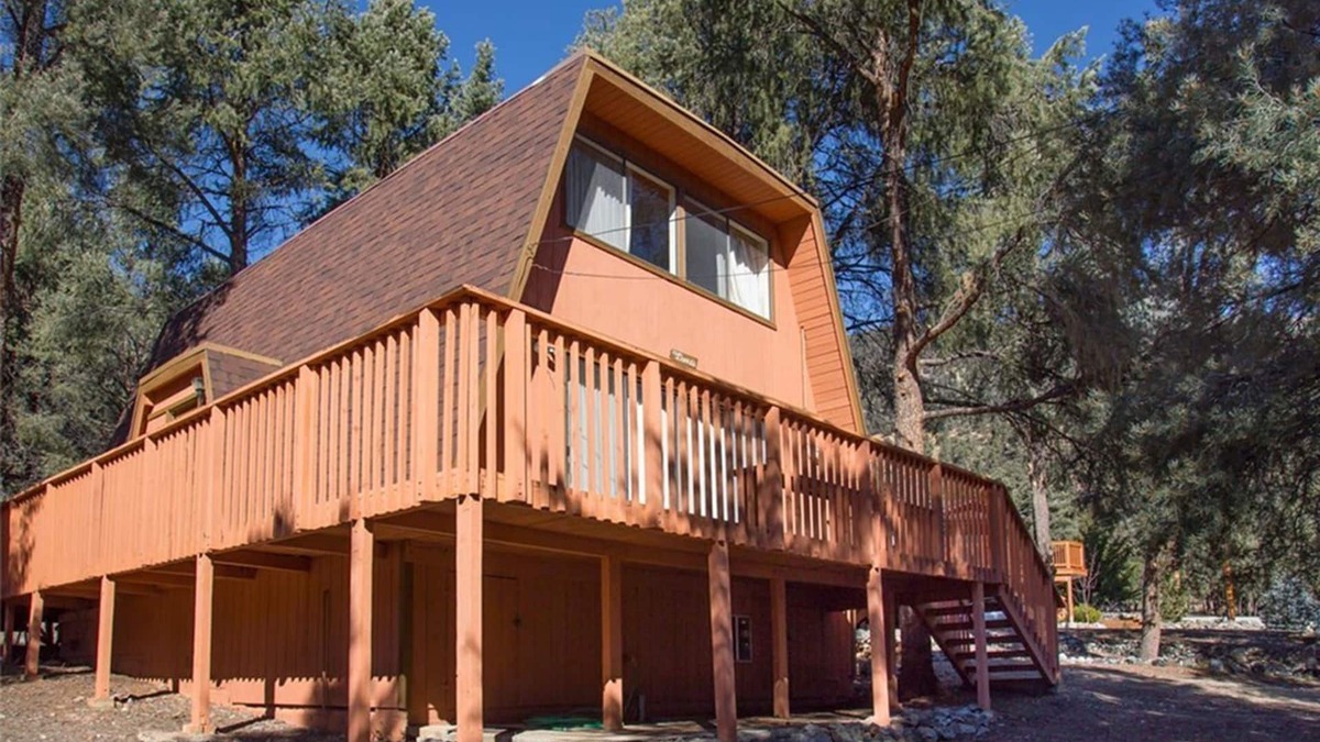 Pine Mountain Club Cabin | 1970s Gambrel Cabin in the Los Padres National Forest