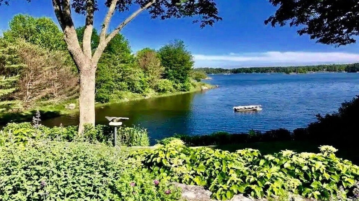 Blue Hill House | 19th C. Waterfront Home in Blue Hill-Exquisite Gardens & Harbor views. Sleeps 10