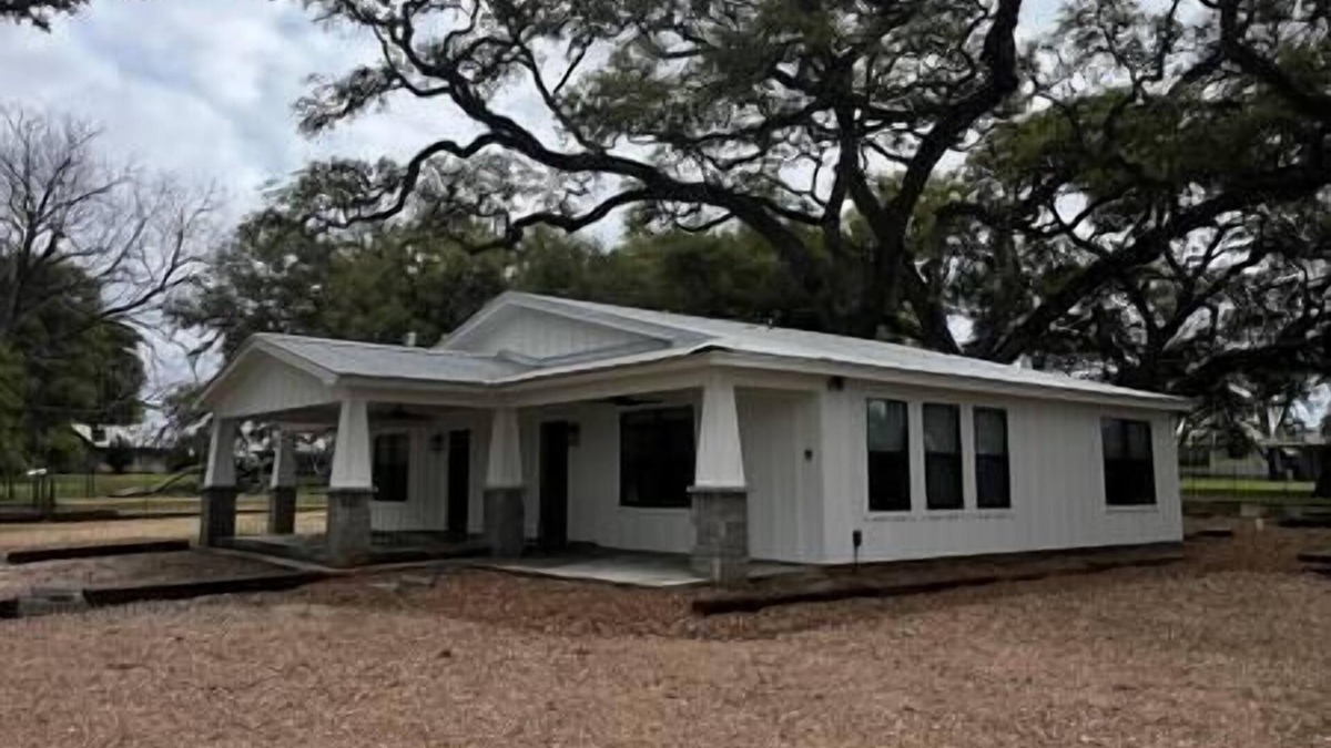 Round Top House | 1A- Country Escape Under TX Oaks!