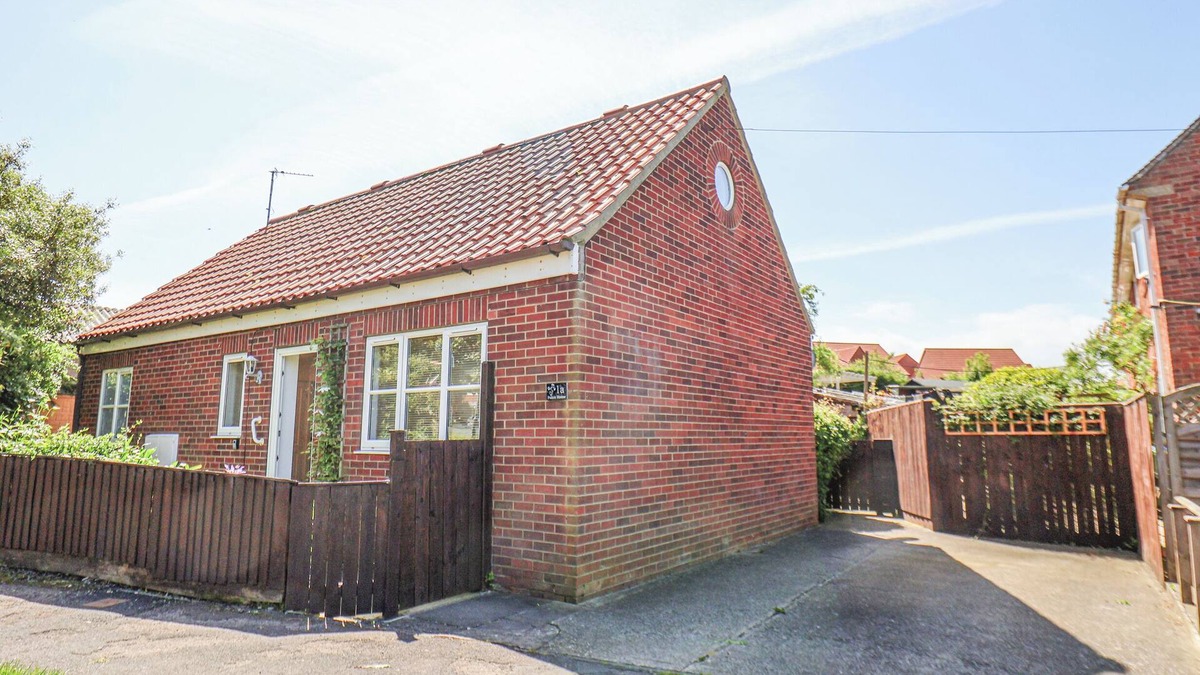 Ruswarp Cottage | 1A POLICE HOUSE, pet friendly, character holiday cottage in Whitby