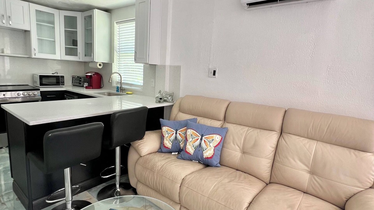 Bayou Shores House | 1bd/1ba Apartment in St. Petersburg w/PRIVATE DOCK & KAYAKS